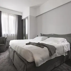 فندق بيرنا, ميلان